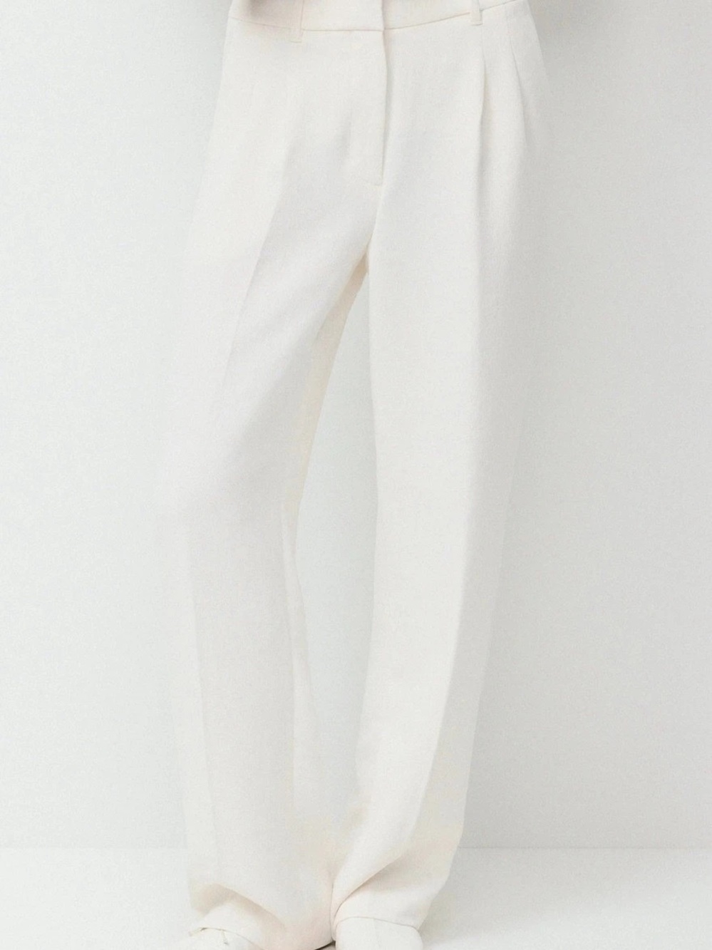 Aritzia Effortless Pant - Crepette in Light Birch Size 4 - Short -New/Never Worn